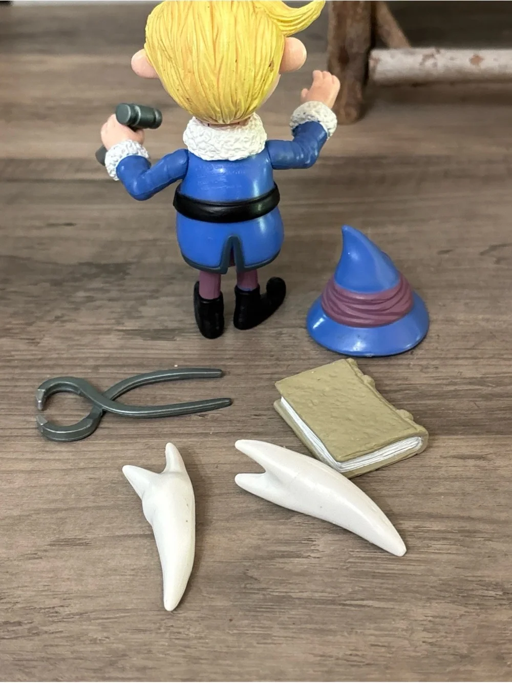 HERMEY w/ Teeth Pliers Book Figure Island Misfit Toys Rudolph PLAYING MANTIS